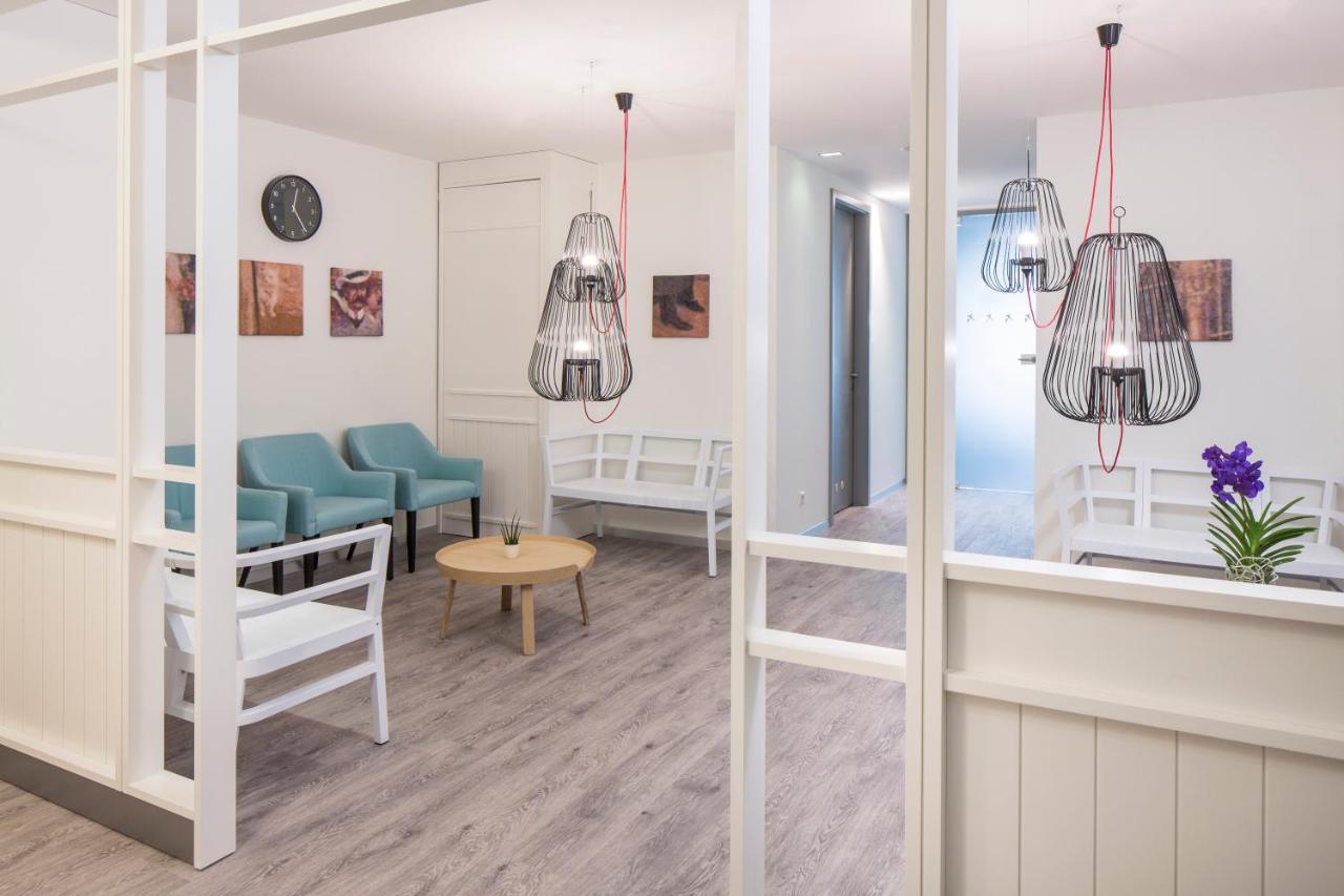 Falkensteiner Spa Resort Marianske Lazne Luaran gambar The waiting room at the clinic
